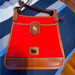 Dooney and Bourke pocketbook. Used twice. Adjustable should strap.